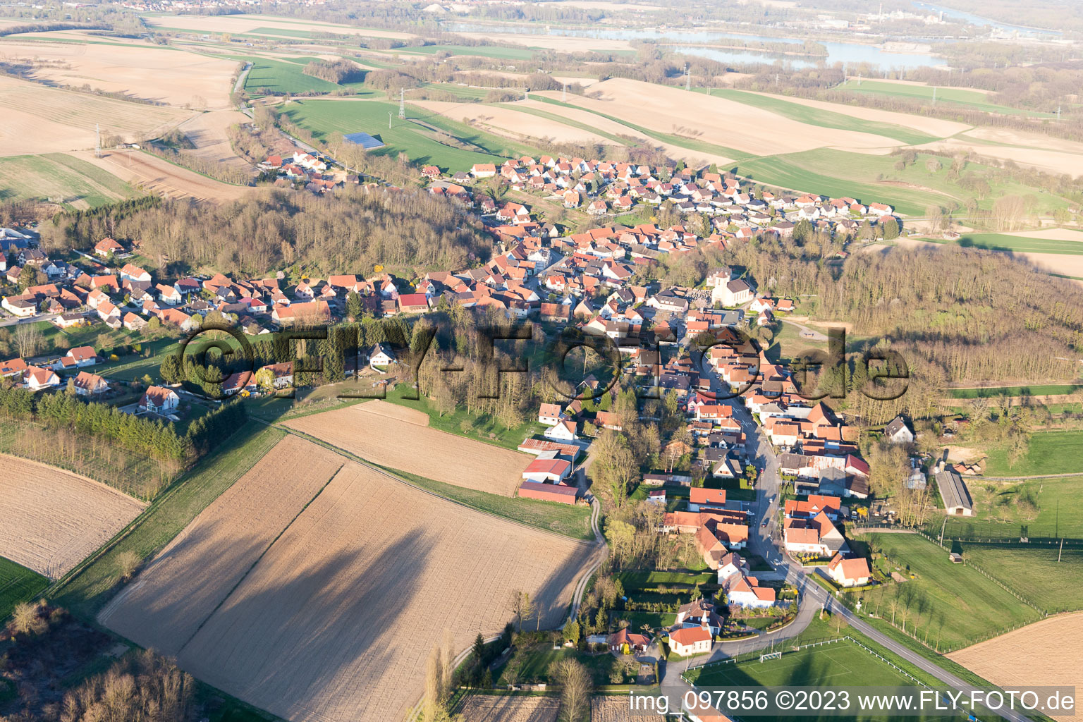 Luftaufnahme von Neewiller-près-Lauterbourg im Bundesland Bas-Rhin, Frankreich