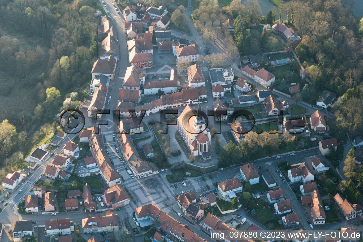 Lauterbourg im Bundesland Bas-Rhin, Frankreich von der Drohne aus gesehen