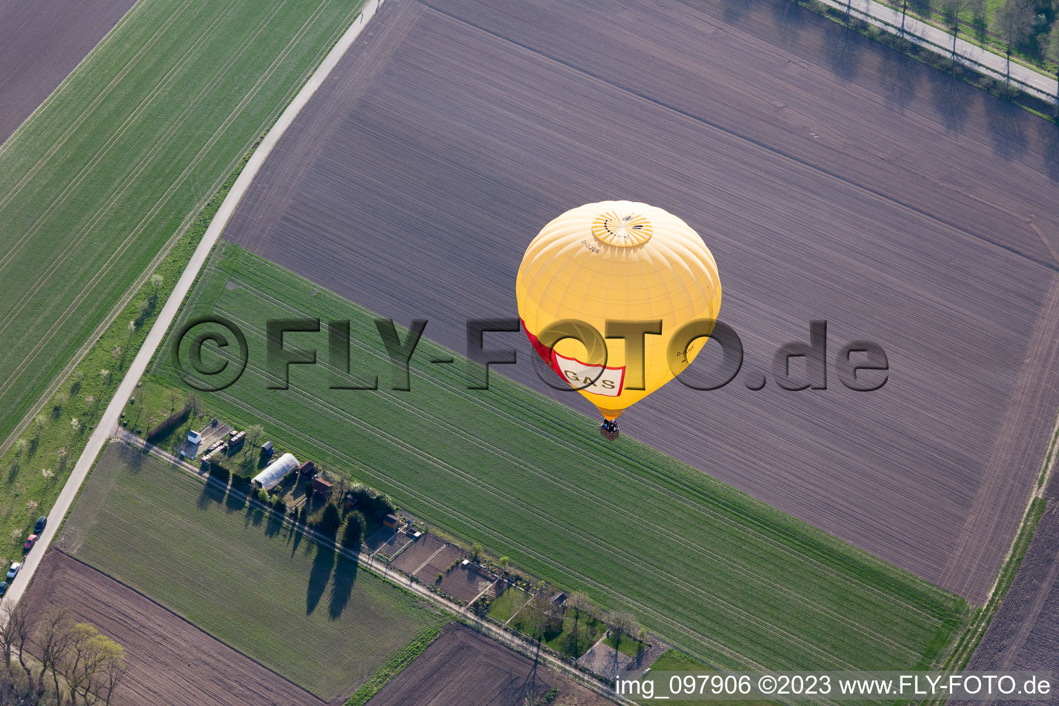 Ballonstart im Ortsteil Hayna in Herxheim bei Landau/Pfalz im Bundesland Rheinland-Pfalz, Deutschland