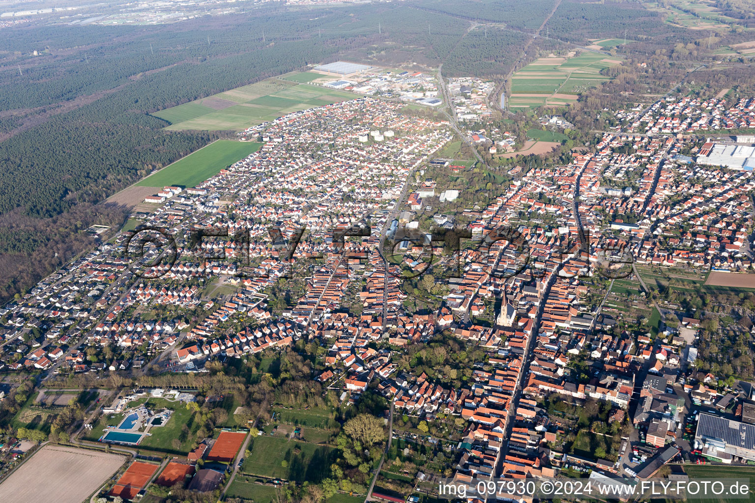 Drohnenaufname von Bellheim im Bundesland Rheinland-Pfalz, Deutschland