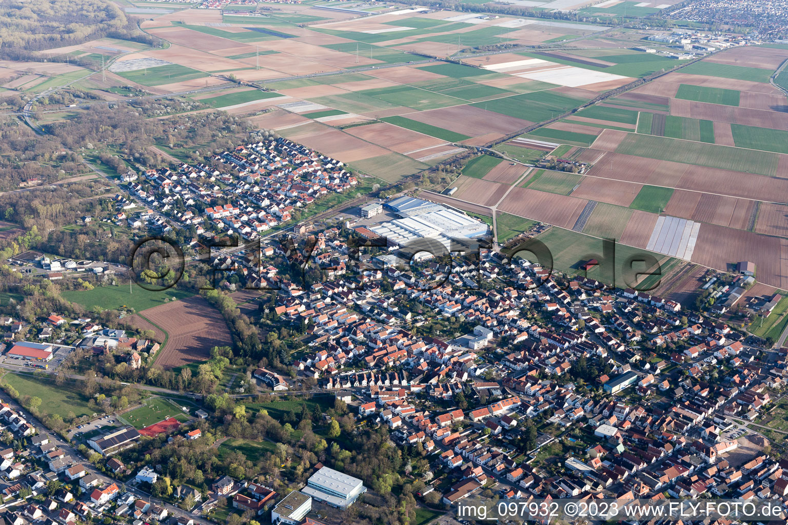 Bellheim im Bundesland Rheinland-Pfalz, Deutschland aus der Luft
