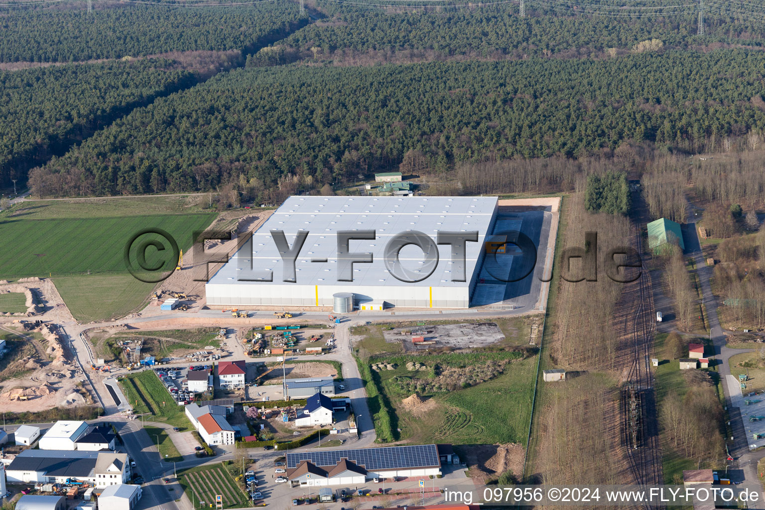 Bellheim im Bundesland Rheinland-Pfalz, Deutschland aus der Drohnenperspektive