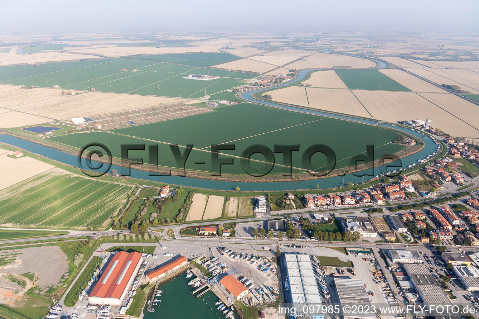 Luftaufnahme von Caorle im Bundesland Venetien, Italien