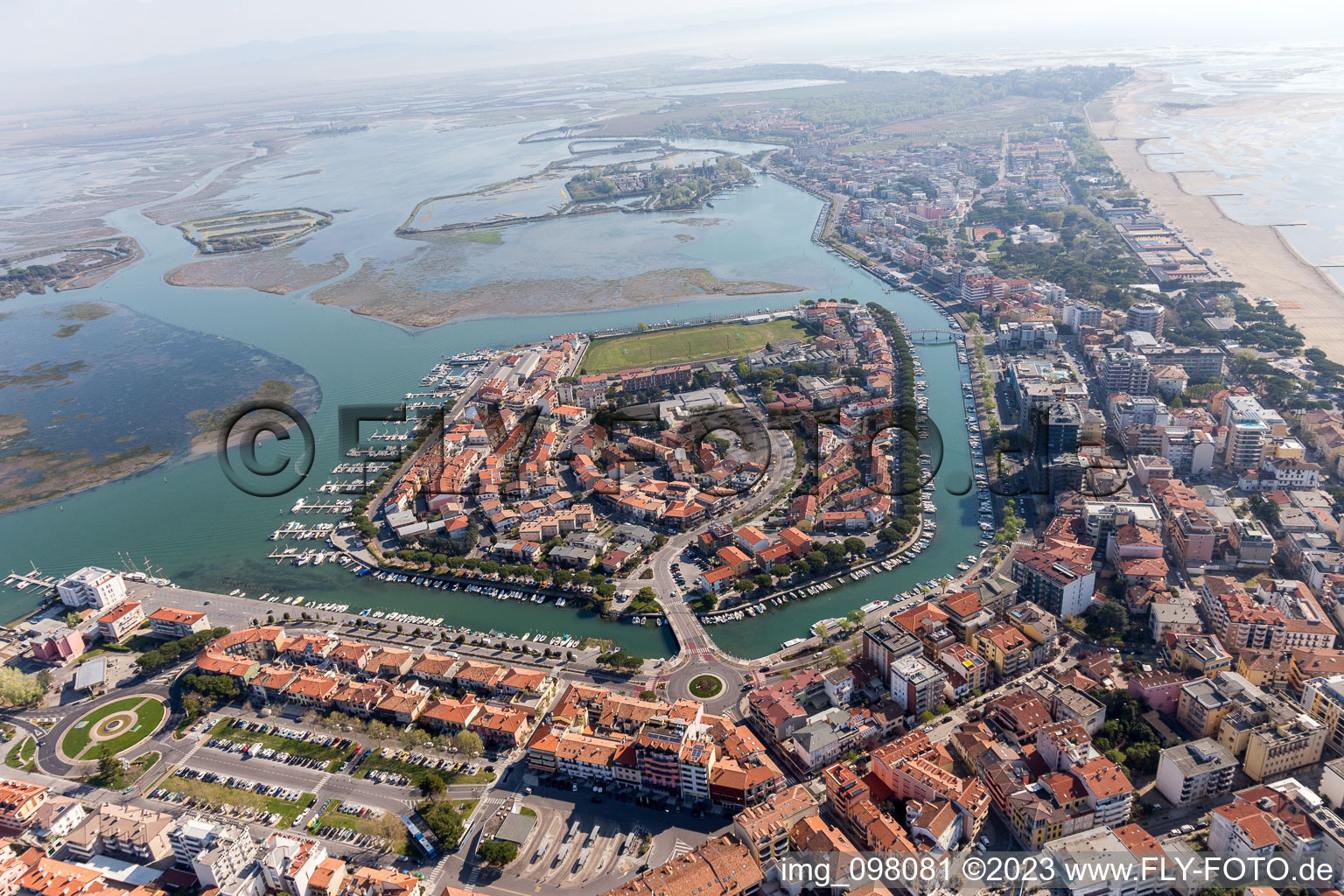 Grado im Bundesland Friaul-Julisch Venetien, Italien aus der Drohnenperspektive