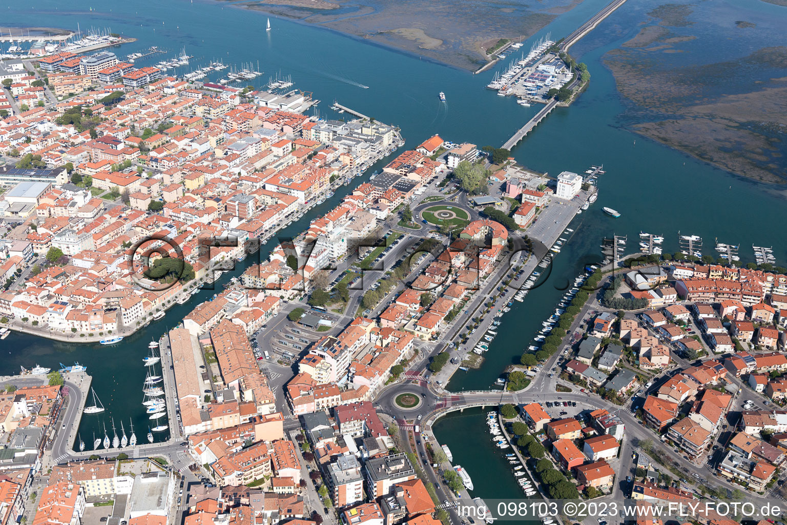 Grado im Bundesland Friaul-Julisch Venetien, Italien aus der Luft betrachtet