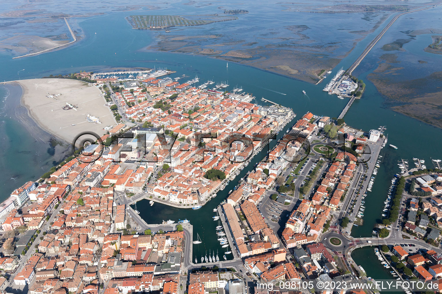 Drohnenaufname von Grado im Bundesland Friaul-Julisch Venetien, Italien