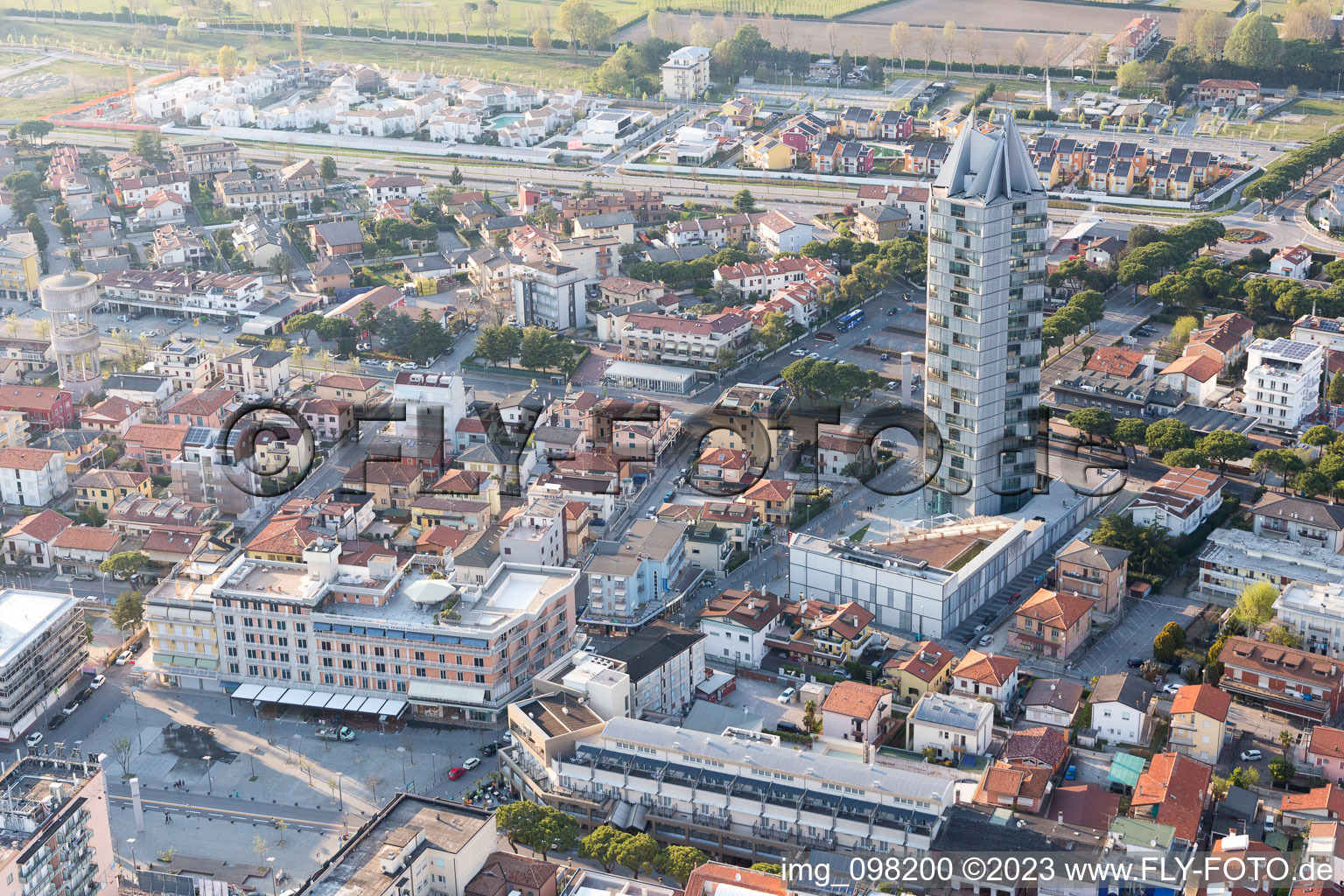 Luftbild von Stadtansicht vom Innenstadtbereich in Lido di Jesolo in Venetien, Italien