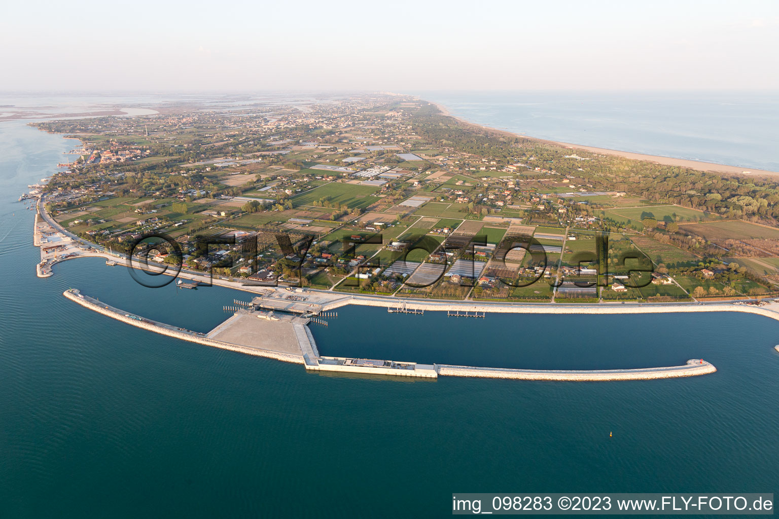Punta Sabbioni im Bundesland Venetien, Italien aus der Drohnenperspektive