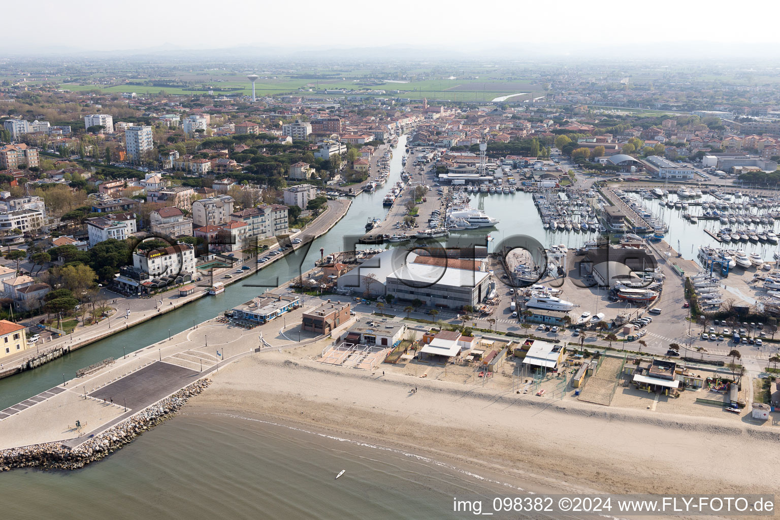 Luftbild von Cesenatico im Bundesland Emilia-Romagna, Italien