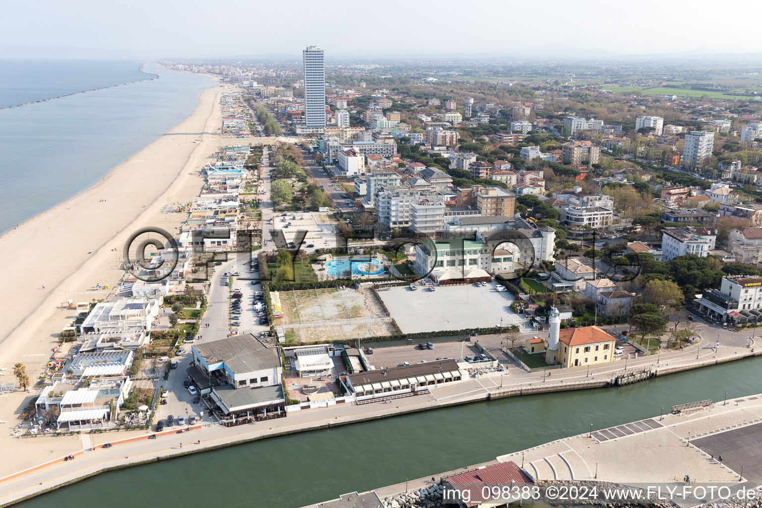 Luftaufnahme von Cesenatico im Bundesland Emilia-Romagna, Italien