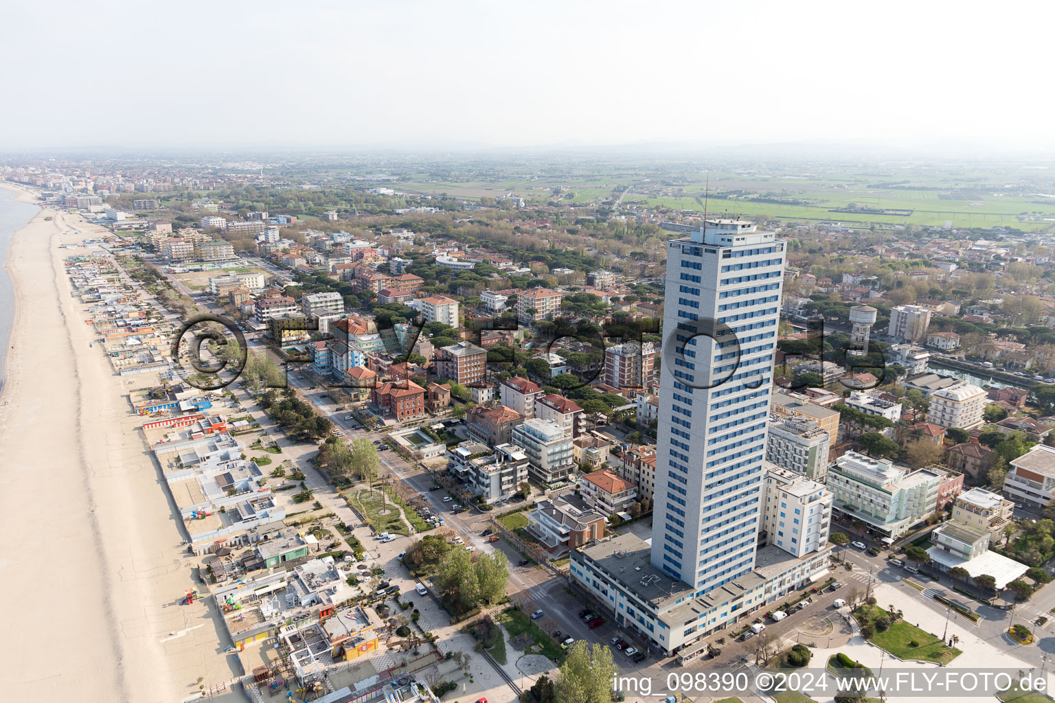 Cesenatico im Bundesland Forlì-Cesena, Italien vom Flugzeug aus