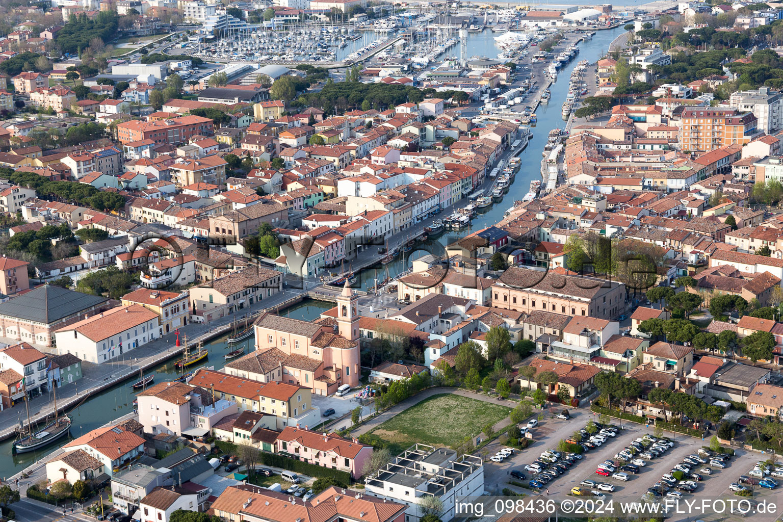 Cesenatico im Bundesland Forlì-Cesena, Italien aus der Luft betrachtet