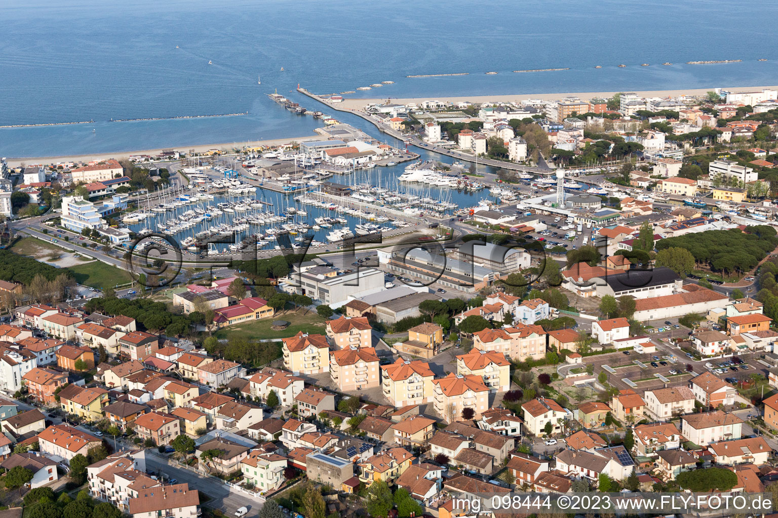 Luftbild von Cesenatico im Bundesland Emilia-Romagna, Italien