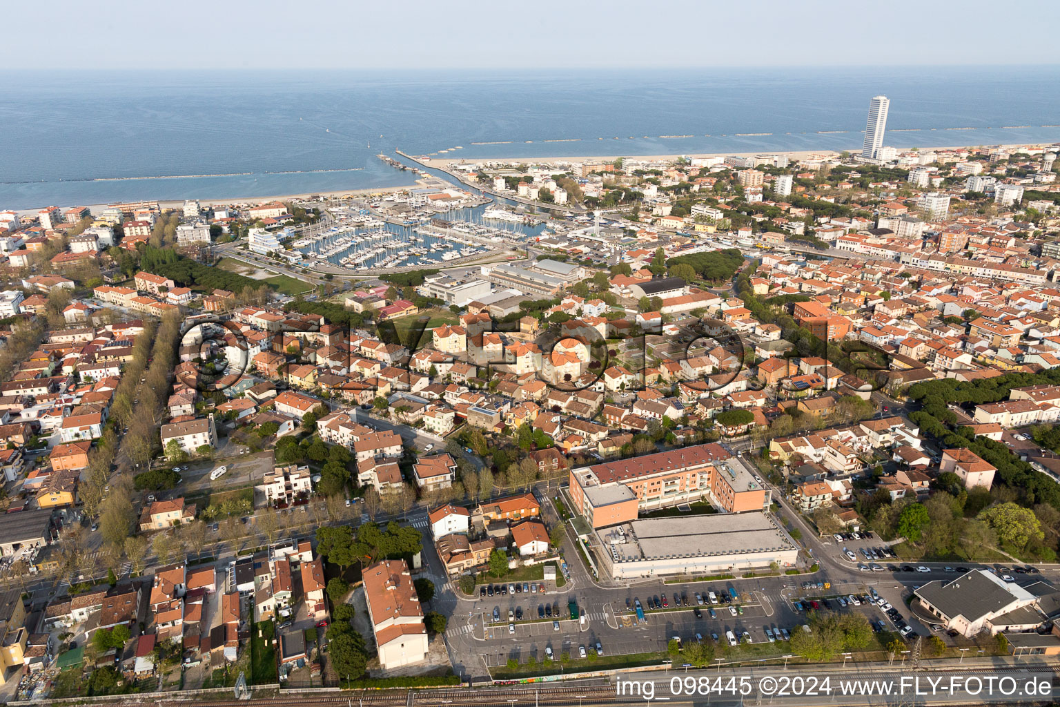 Luftaufnahme von Cesenatico im Bundesland Emilia-Romagna, Italien