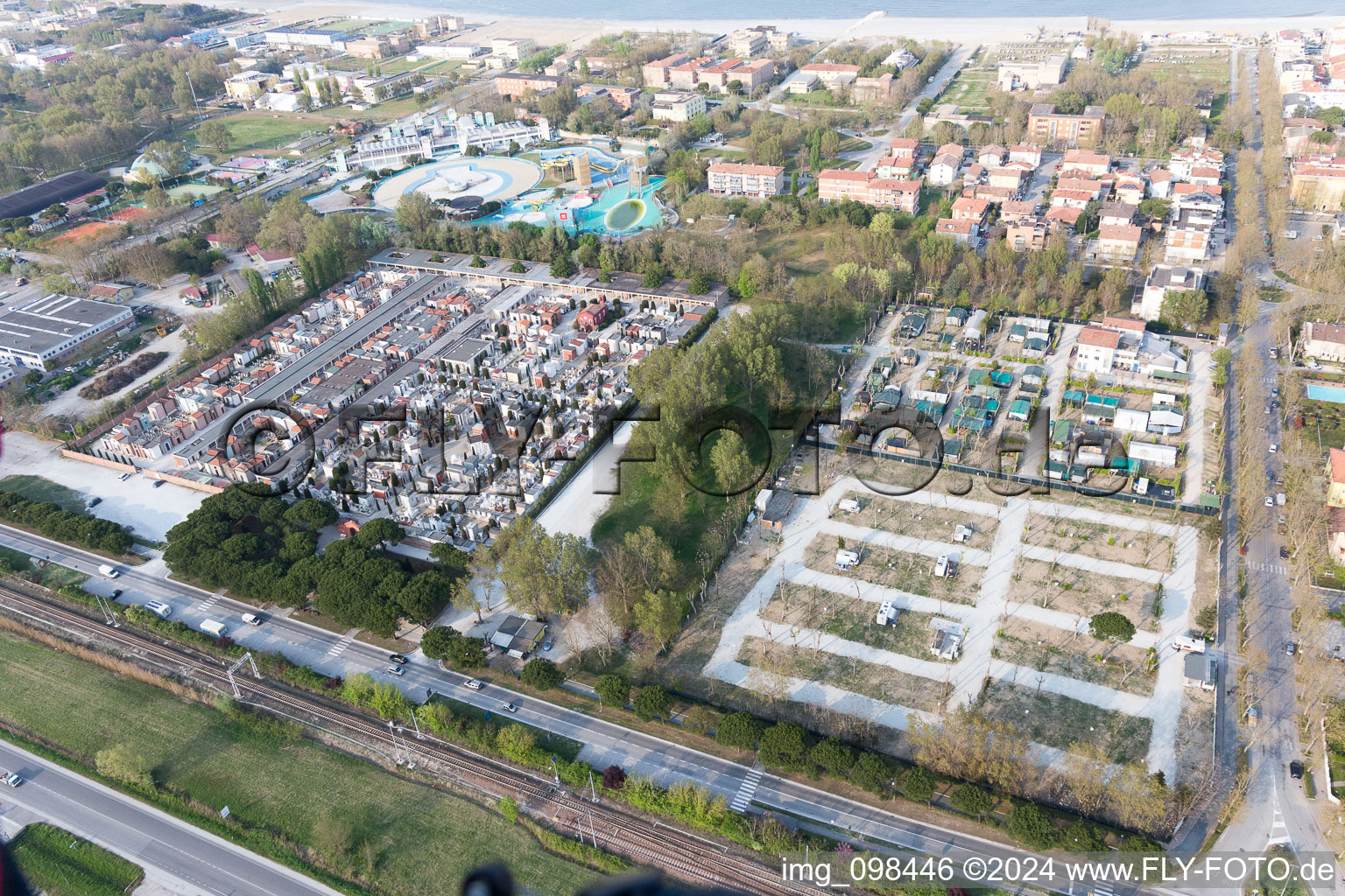 Schrägluftbild von Cesenatico im Bundesland Emilia-Romagna, Italien