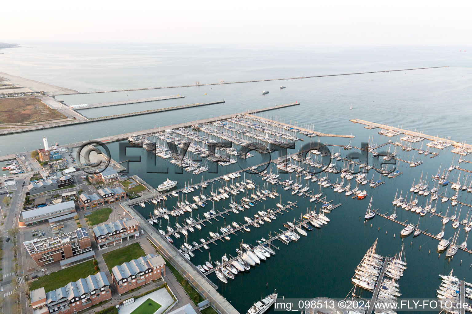 Marina di Ravenna im Bundesland Emilia-Romagna, Italien von oben gesehen