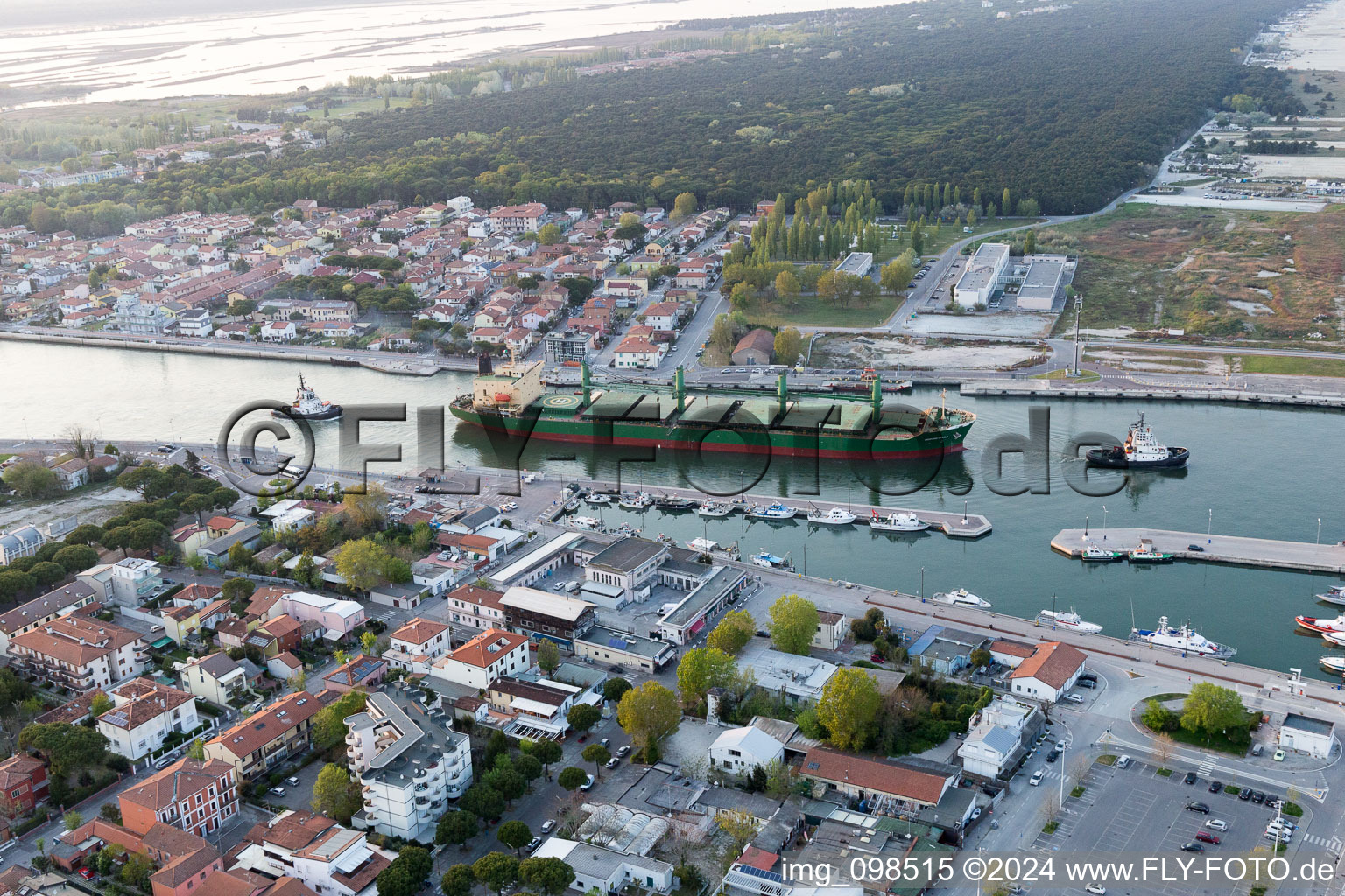 Marina di Ravenna im Bundesland Emilia-Romagna, Italien vom Flugzeug aus