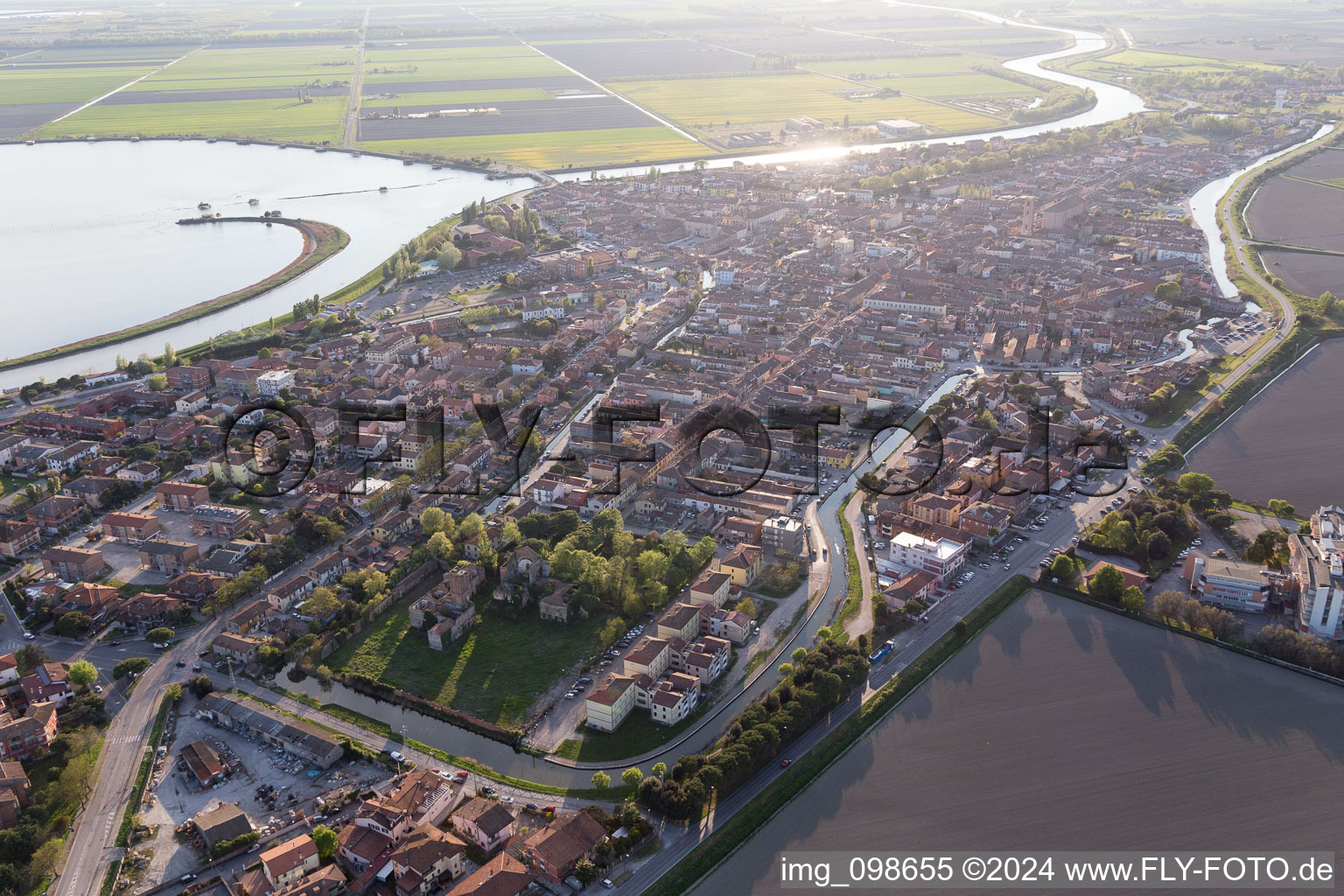 Comacchio im Bundesland Ferrara, Italien aus der Luft