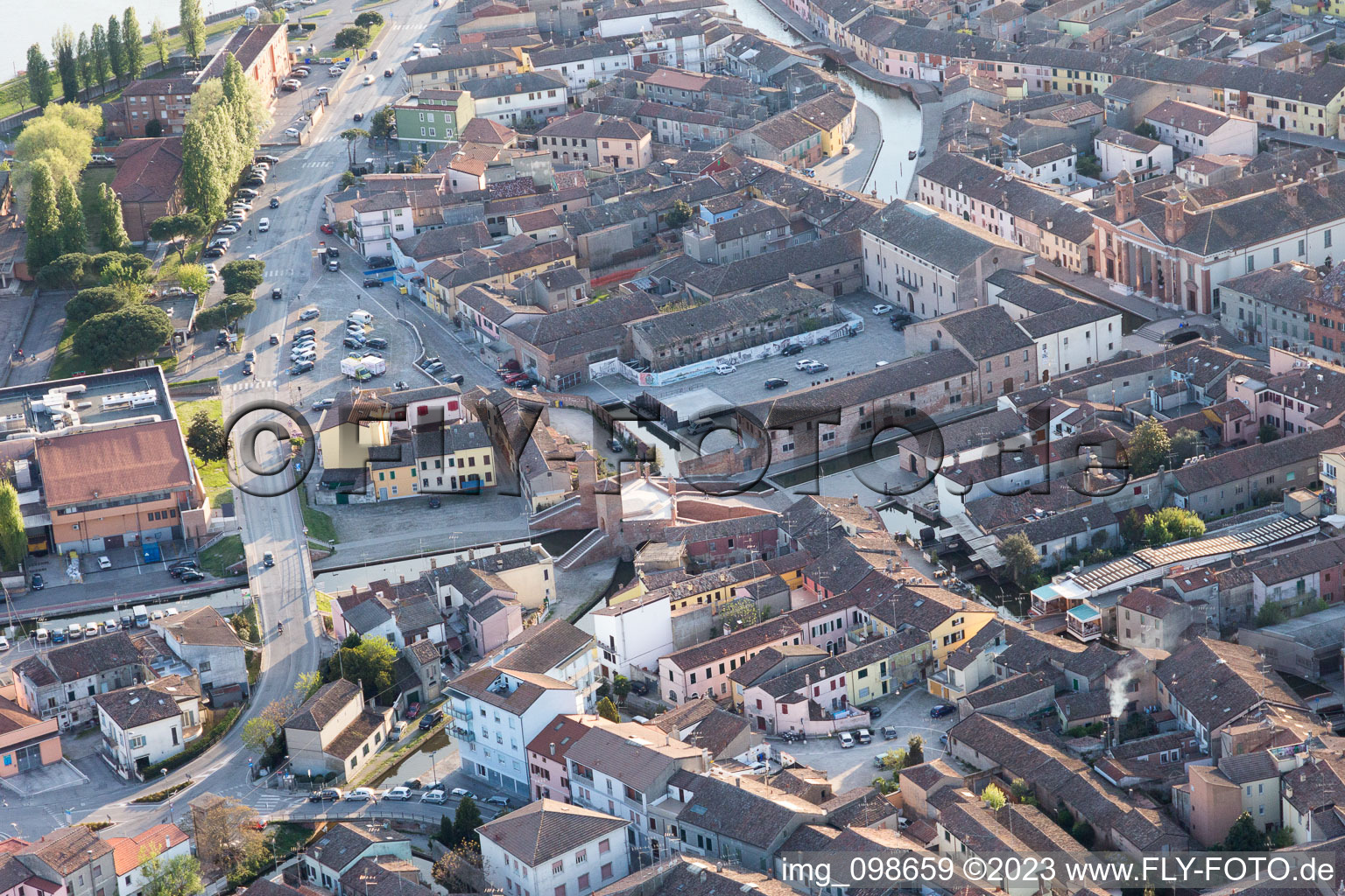 Comacchio im Bundesland Ferrara, Italien vom Flugzeug aus