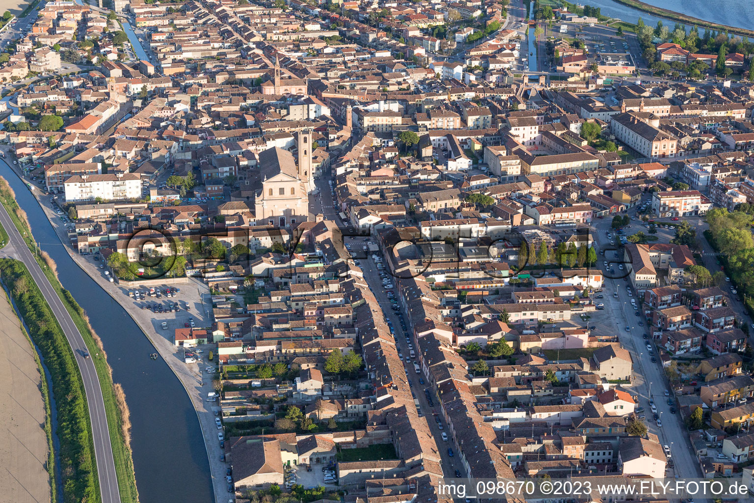 Luftaufnahme von Comacchio im Bundesland Ferrara, Italien