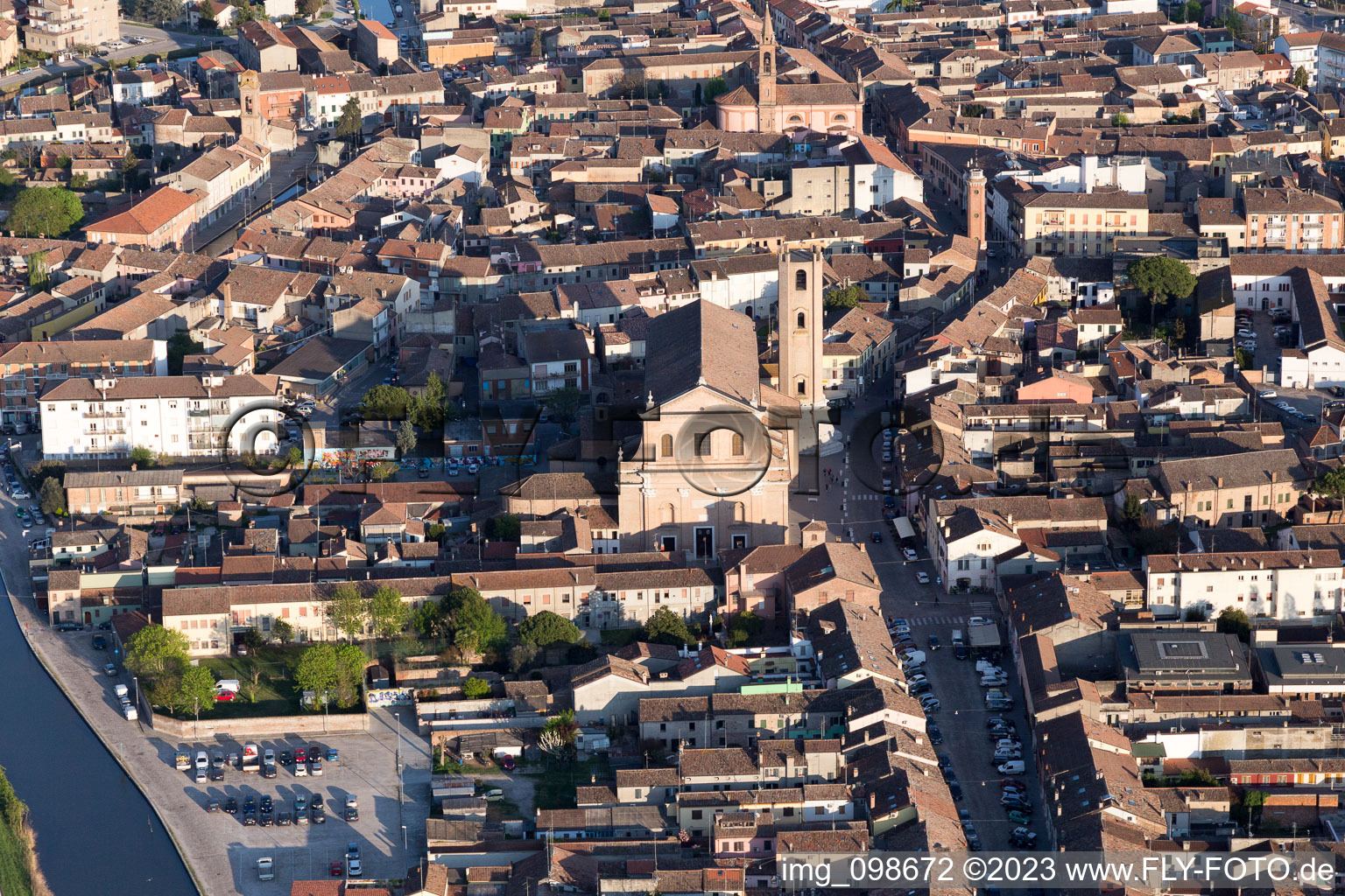Comacchio im Bundesland Ferrara, Italien von oben