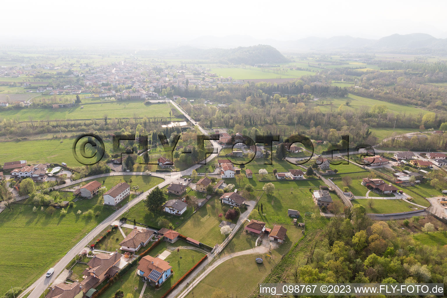 Luftaufnahme von Borgo Ampiano im Bundesland Friaul-Julisch Venetien, Italien