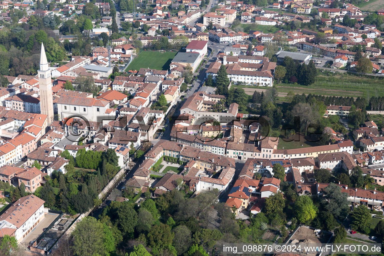 Schrägluftbild von San Vito al Tagliamento im Bundesland Pordenone, Italien