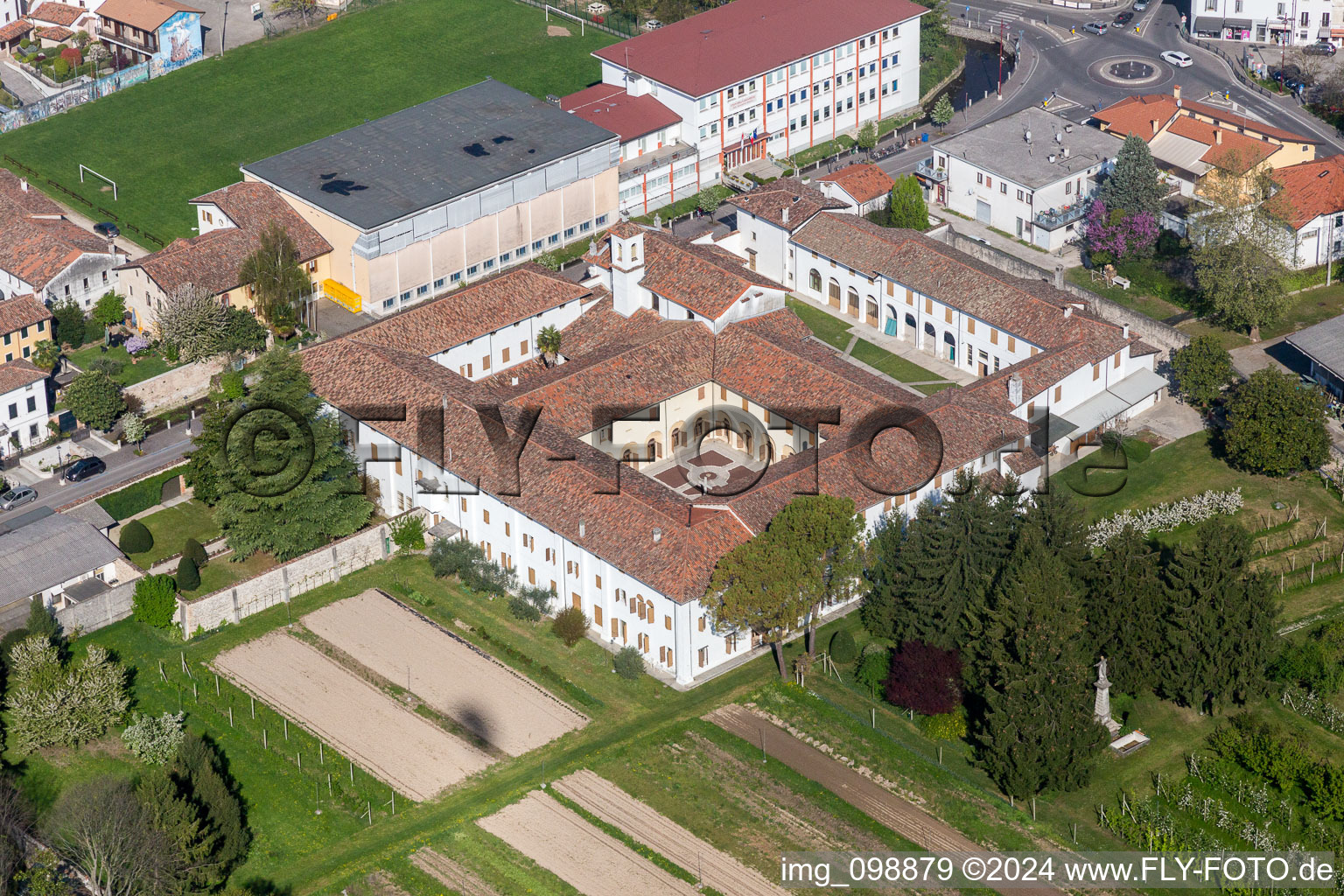 Kirchengebäude der Monastero della Visitazione S.M. in San Vito al Tagliamento in Friuli-Venezia Giulia im Bundesland Friaul-Julisch Venetien, Italien