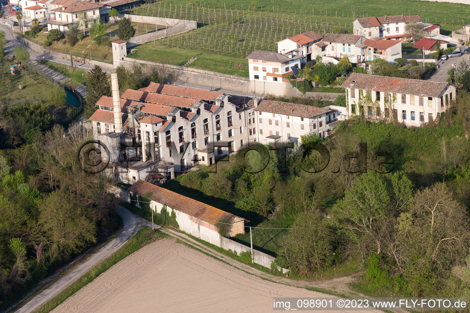 Luftbild von Dignano im Bundesland Friaul-Julisch Venetien, Italien