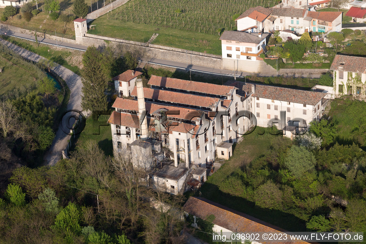 Luftaufnahme von Dignano im Bundesland Friaul-Julisch Venetien, Italien