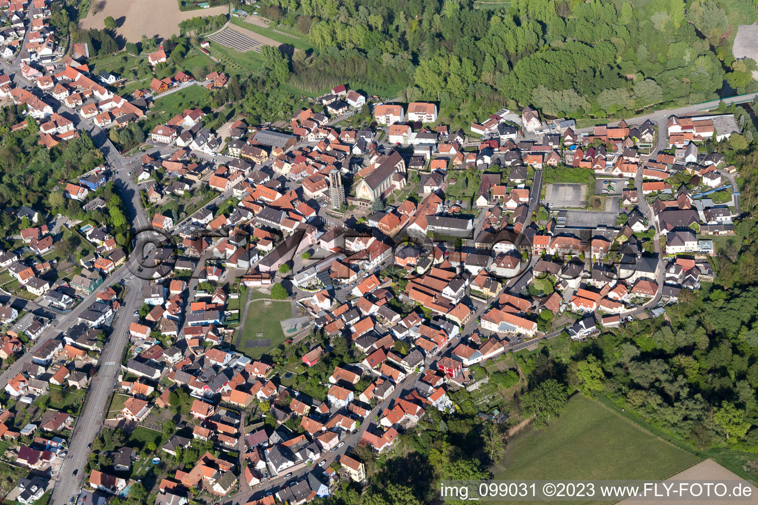 Luftaufnahme von Seltz im Bundesland Bas-Rhin, Frankreich