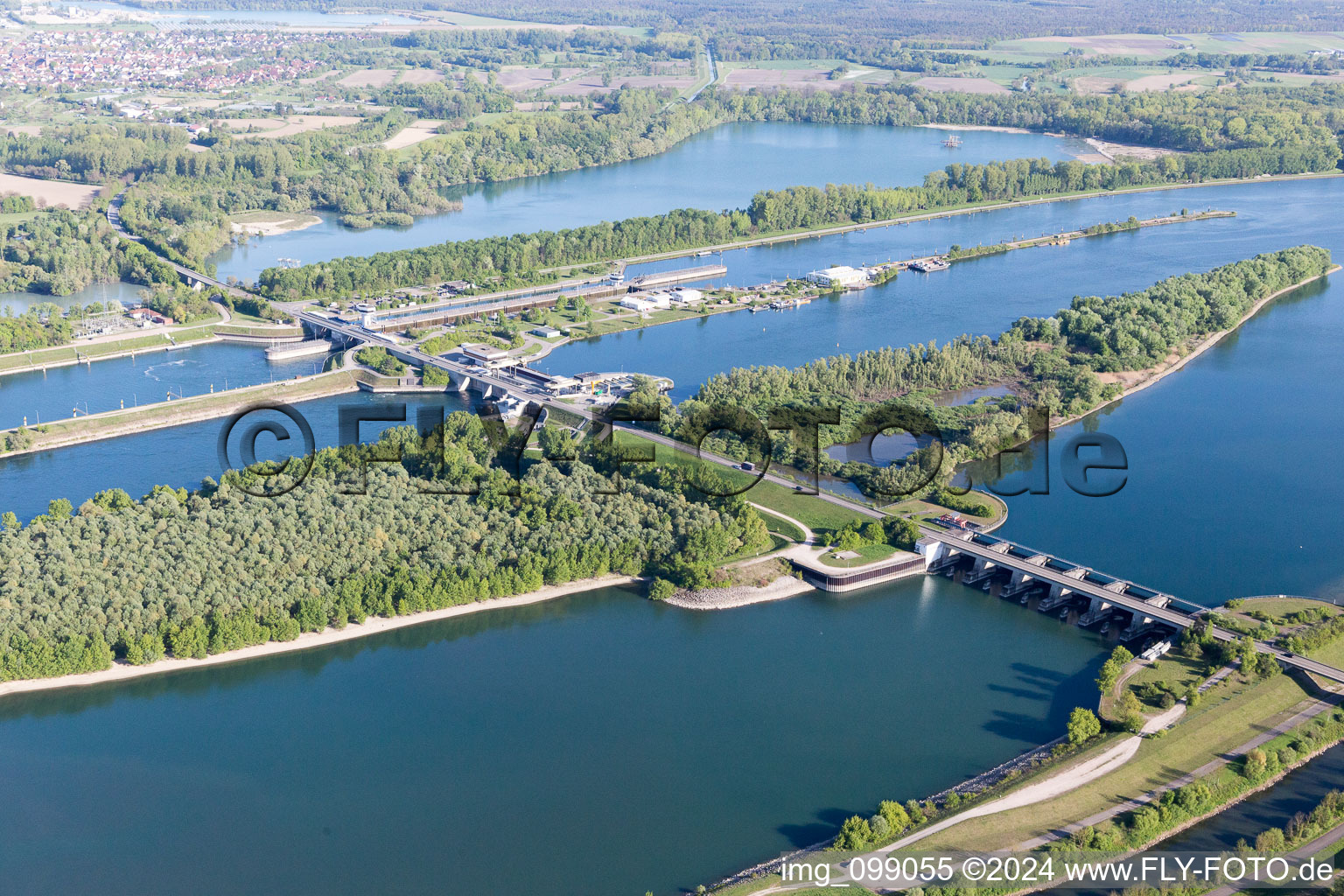 Luftbild von Rheinschleusse Iffezheim in Roppenheim im Bundesland Bas-Rhin, Frankreich