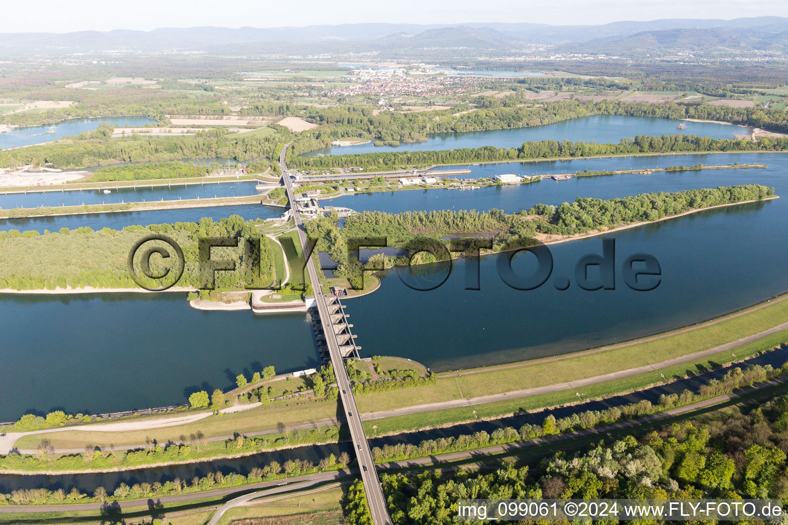 Rheinschleusse Iffezheim in Roppenheim im Bundesland Bas-Rhin, Frankreich von oben gesehen