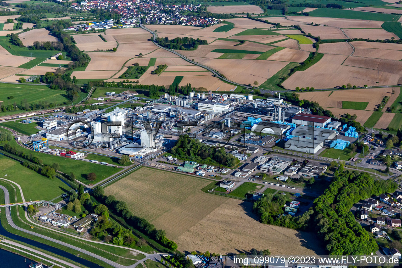 UHU Logistikzentrum und   Dow MF Produktions GmbH & Co. Ohg im Ortsteil Greffern in Rheinmünster im Bundesland Baden-Württemberg, Deutschland