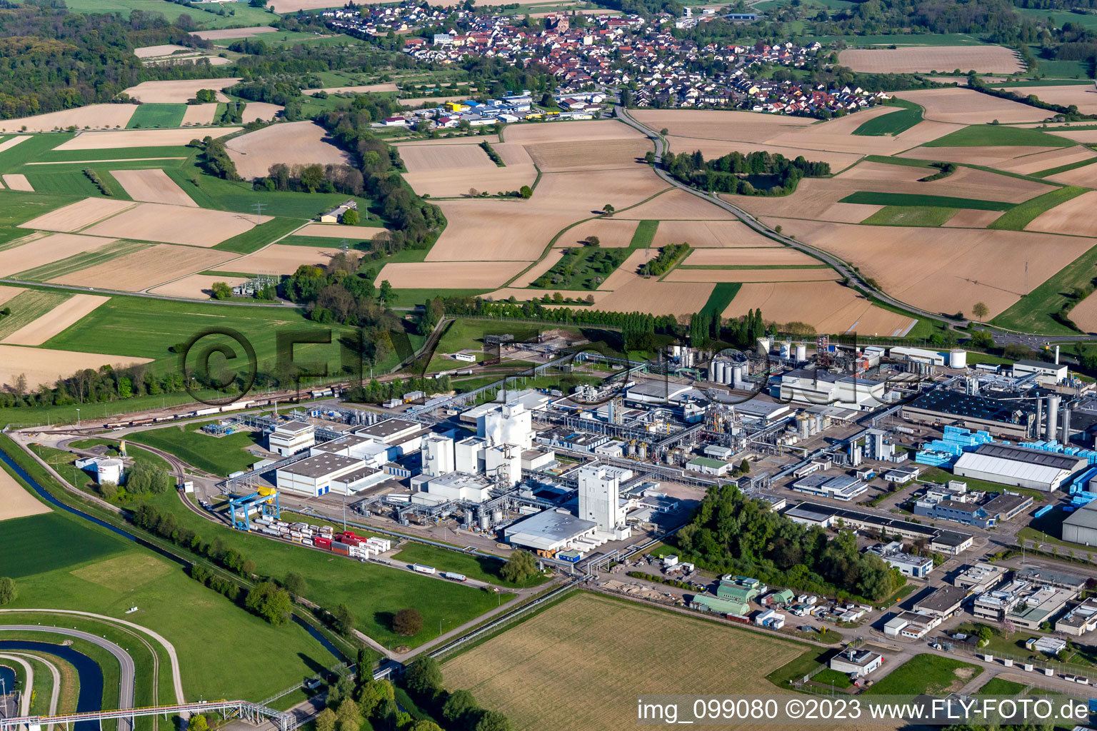 Luftbild von UHU Logistikzentrum und   Dow MF Produktions GmbH & Co. Ohg im Ortsteil Greffern in Rheinmünster im Bundesland Baden-Württemberg, Deutschland