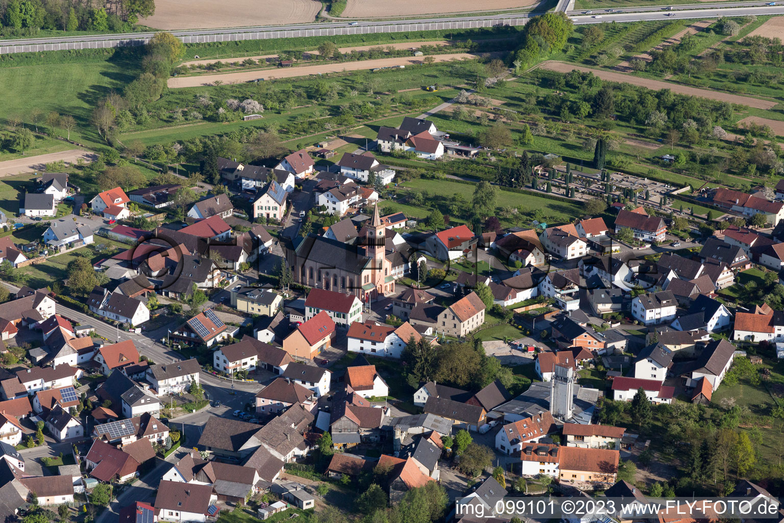 Schrägluftbild von Unzhurst im Bundesland Baden-Württemberg, Deutschland