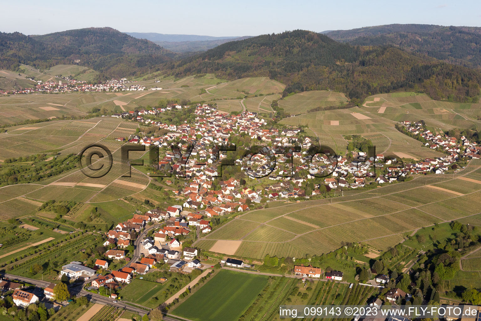 Luftaufnahme von Ortsteil Eisental in Bühl im Bundesland Baden-Württemberg, Deutschland