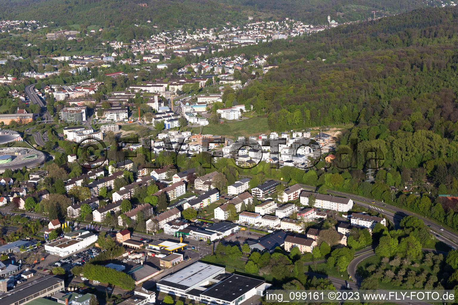 Luftbild von Neubaugebiet Jalta Ring im Ortsteil Oos in Baden-Baden im Bundesland Baden-Württemberg, Deutschland