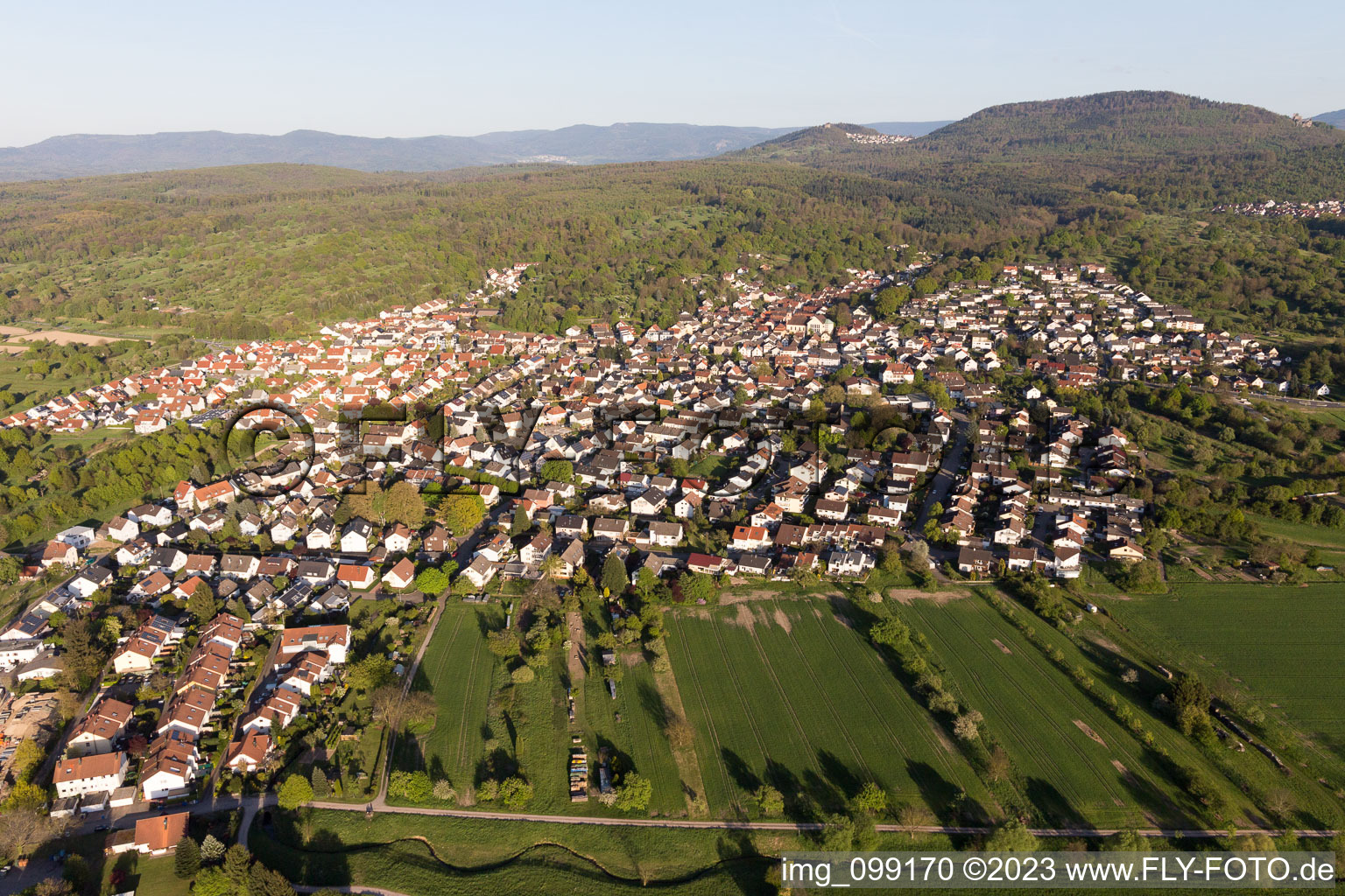 Luftbild von Ortsteil Haueneberstein in Baden-Baden im Bundesland Baden-Württemberg, Deutschland