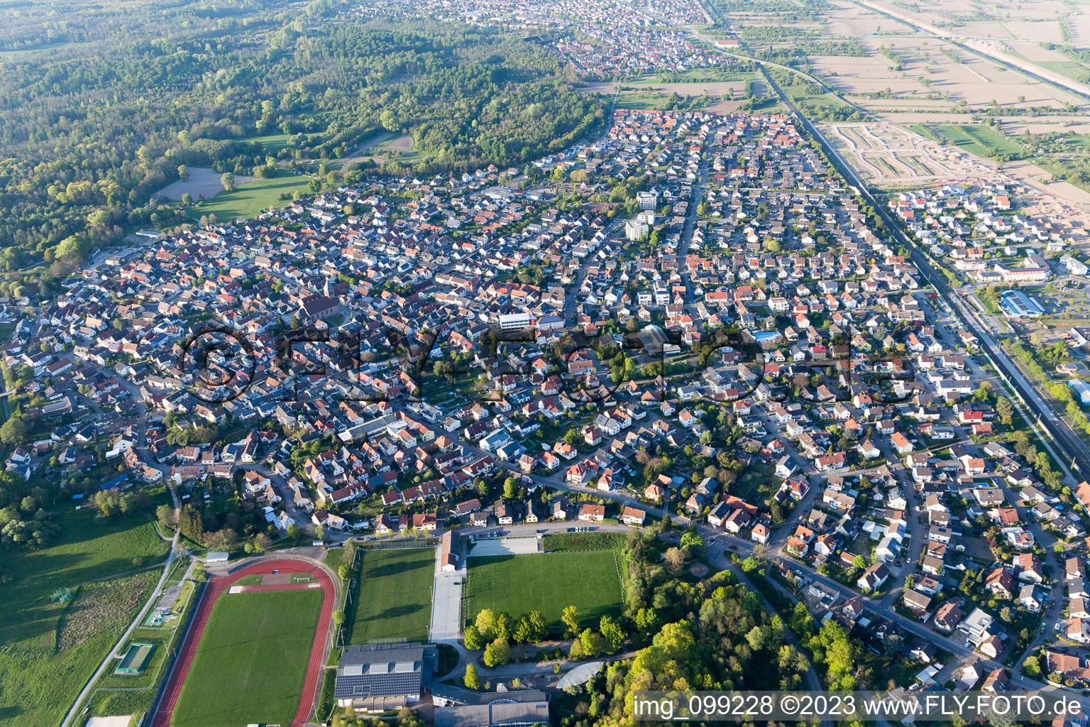 Ötigheim im Bundesland Baden-Württemberg, Deutschland von oben