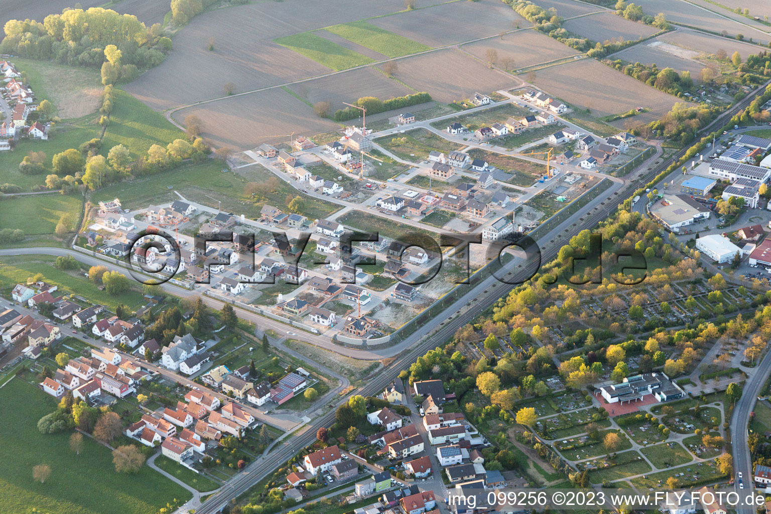 Wörth am Rhein im Bundesland Rheinland-Pfalz, Deutschland von der Drohne aus gesehen