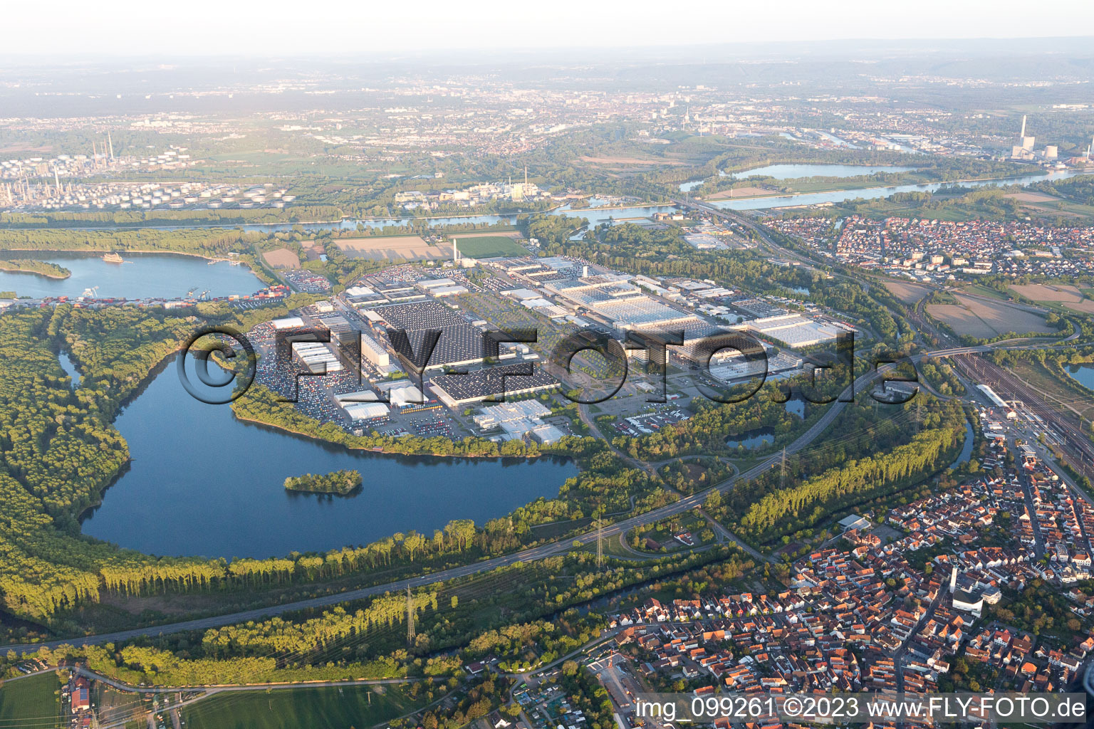 Luftbild von Wörth am Rhein im Bundesland Rheinland-Pfalz, Deutschland