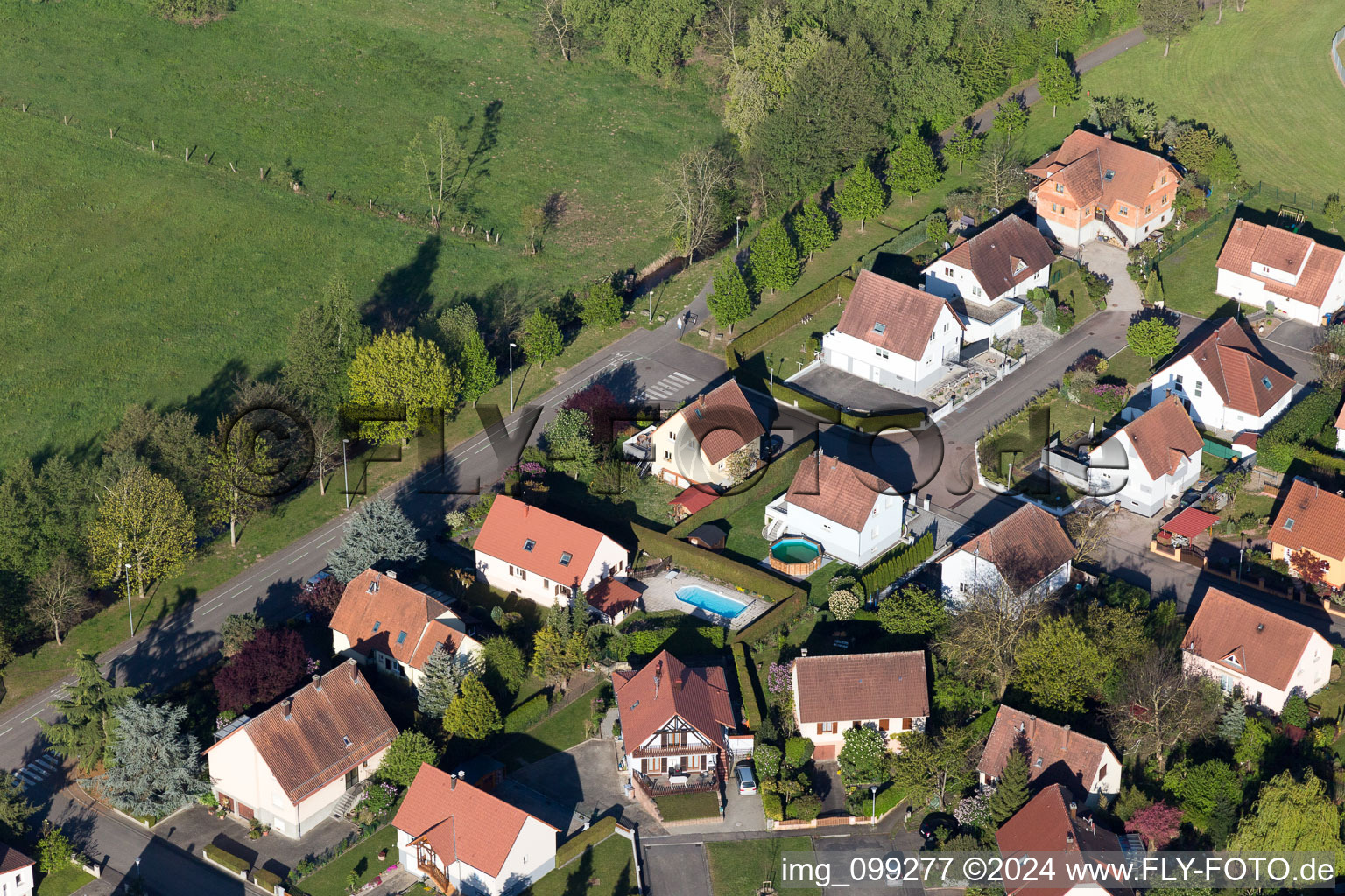 Ortsteil Altenstadt in Wissembourg im Bundesland Bas-Rhin, Frankreich aus der Luft