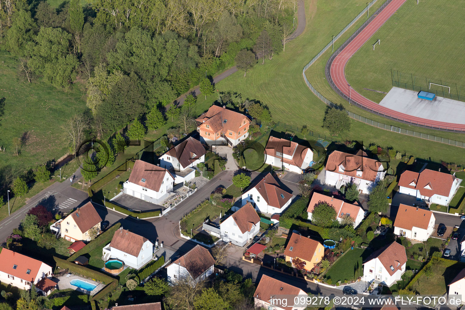 Ortsteil Altenstadt in Wissembourg im Bundesland Bas-Rhin, Frankreich von oben gesehen