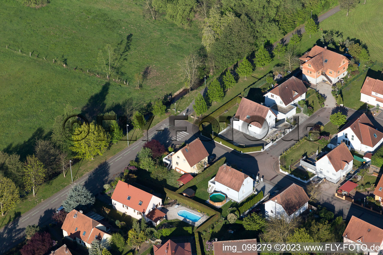 Drohnenbild von Altenstadt im Bundesland Bas-Rhin, Frankreich