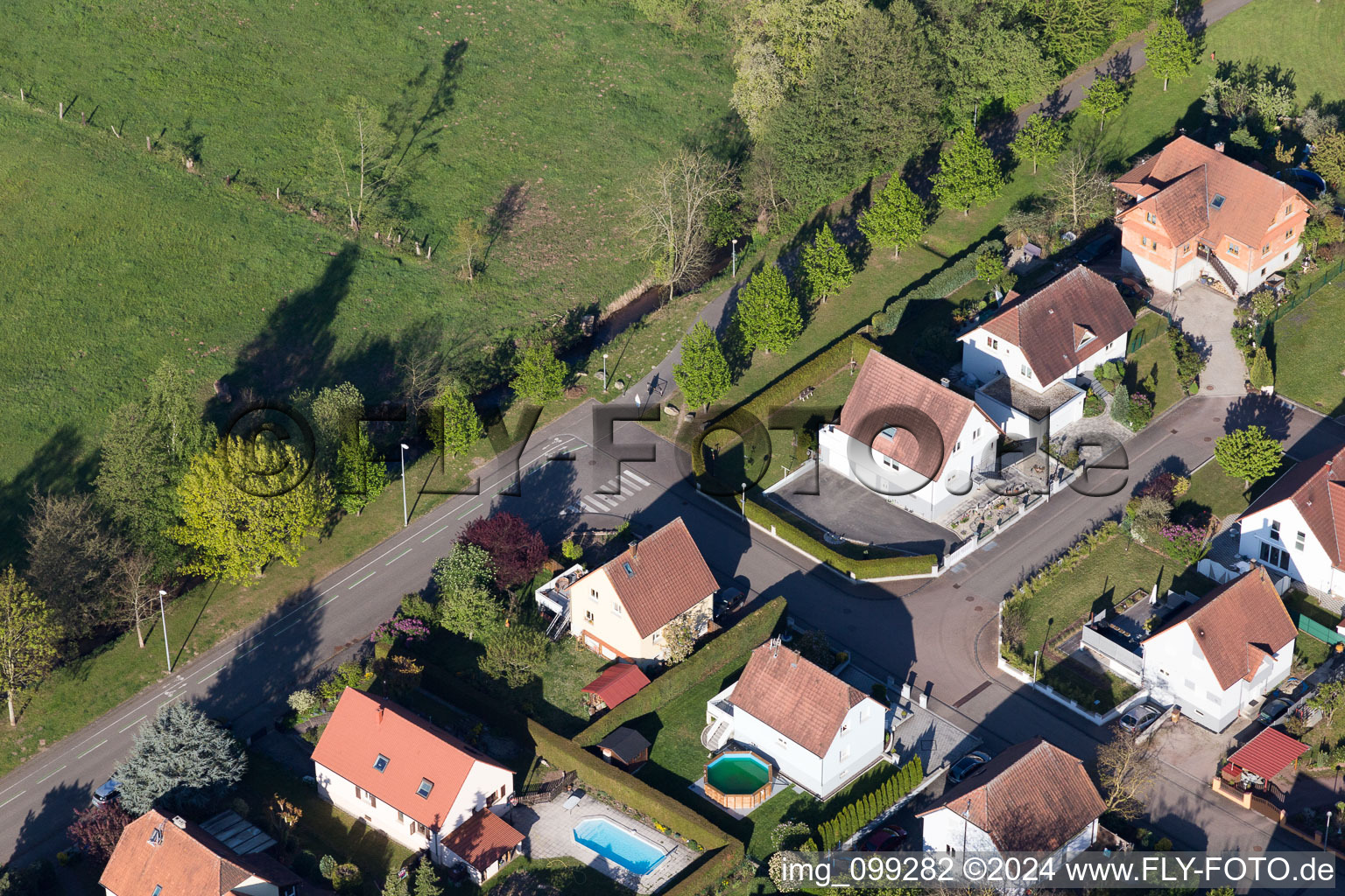 Drohnenaufname von Ortsteil Altenstadt in Wissembourg im Bundesland Bas-Rhin, Frankreich