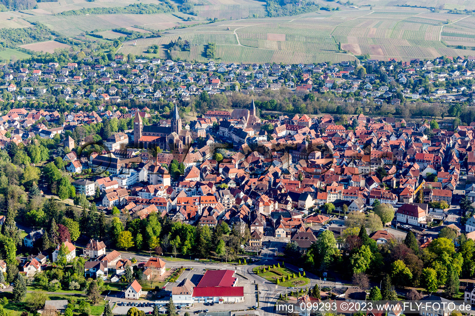 Wissembourg im Bundesland Bas-Rhin, Frankreich von oben gesehen