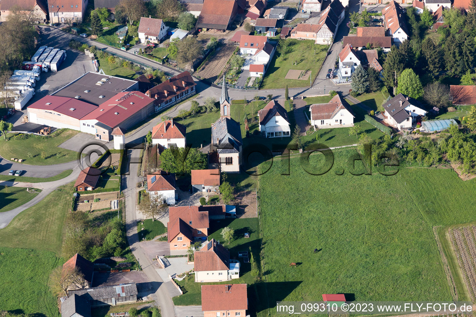 Cleebourg im Bundesland Bas-Rhin, Frankreich von der Drohne aus gesehen