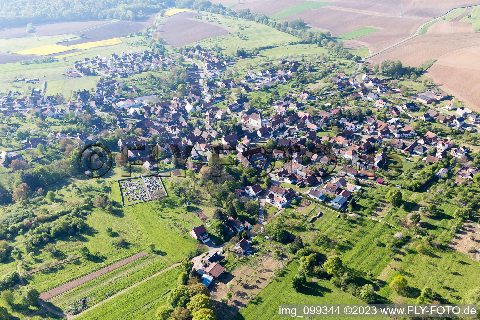 Lampertsloch im Bundesland Bas-Rhin, Frankreich von einer Drohne aus