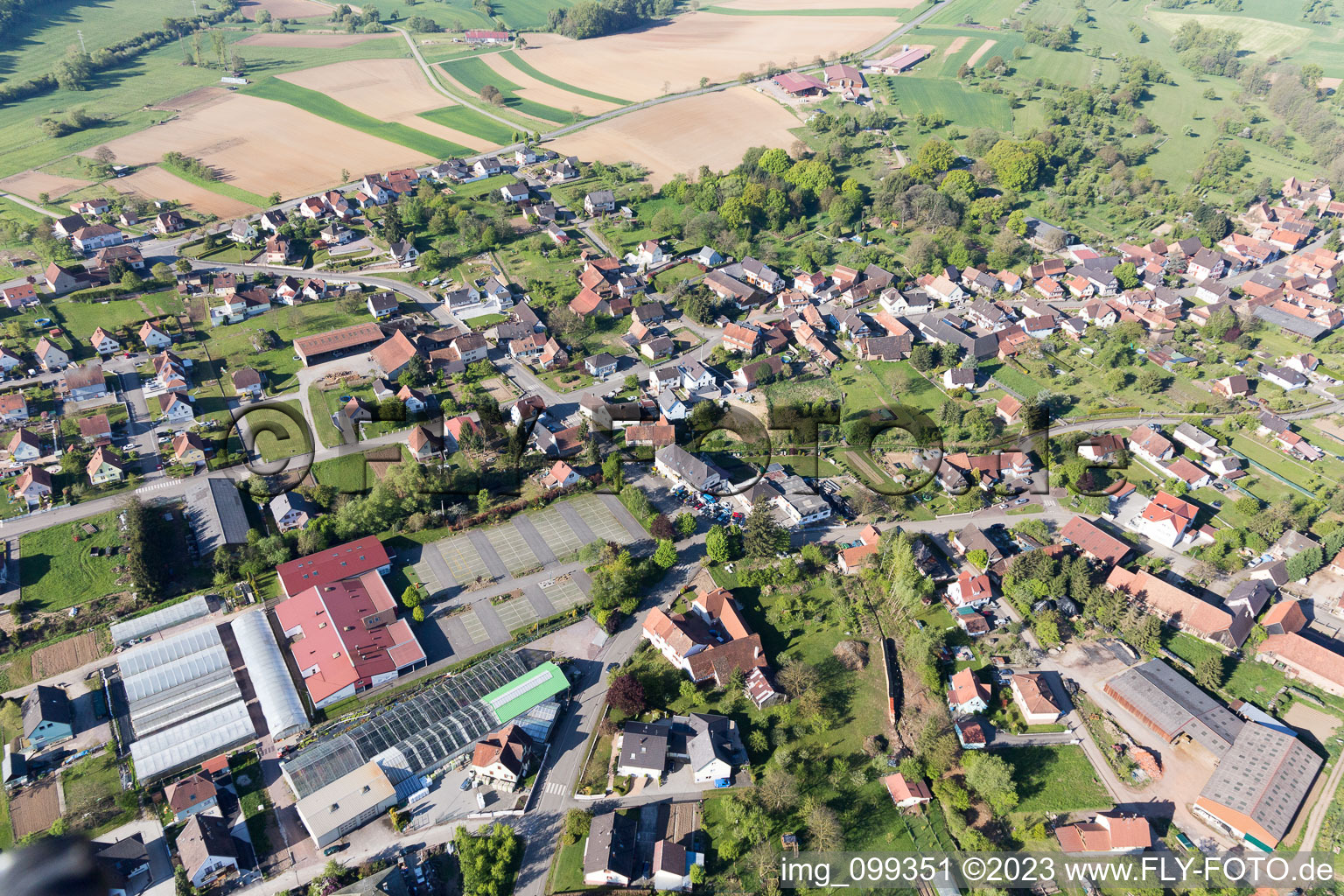 Drohnenbild von Preuschdorf im Bundesland Bas-Rhin, Frankreich